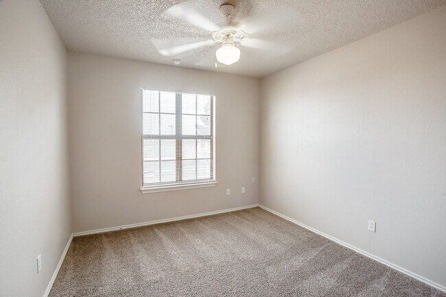 Foto del edificio - Spacious 2/2.5/2!