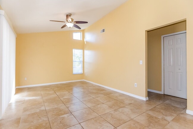 Foto del edificio - 7220 Bromley Dr