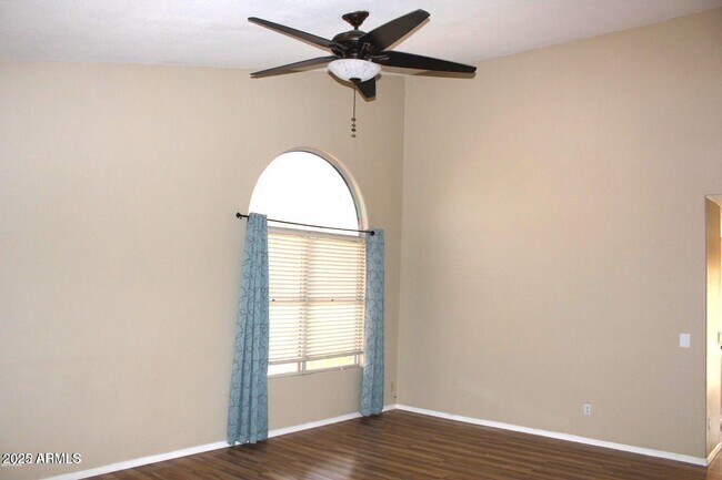 Foto del edificio - 1221 W Chicago St