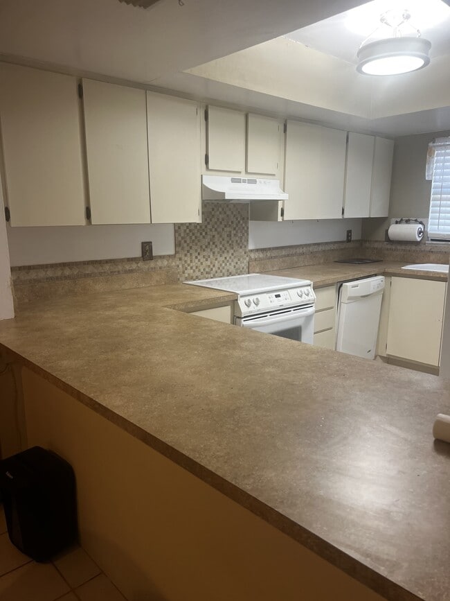 Building Photo - 1754 Cape Coral Pkwy E
