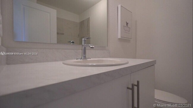 Foto del edificio - 388 NW 12th Pl