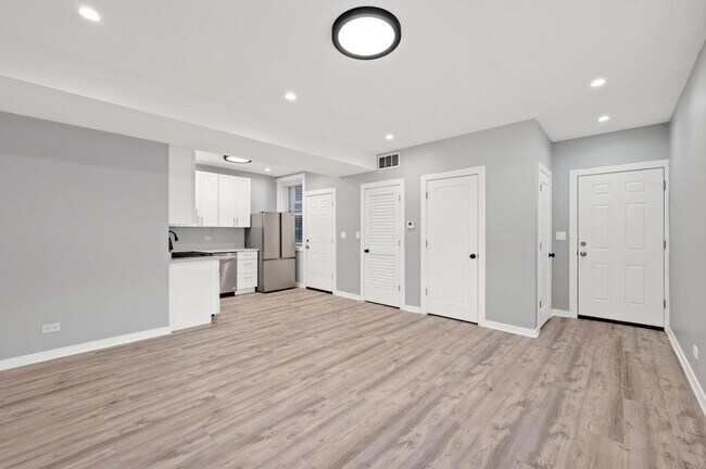 Foto del edificio - 3752 W Division St