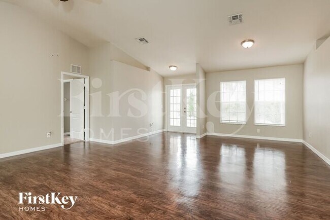 Building Photo - 3208 9th St W