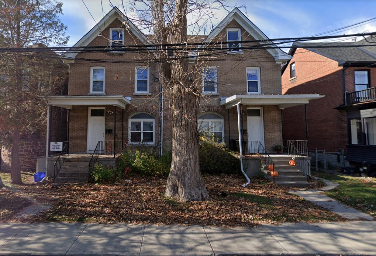 Primary Photo - 1-402 Alfred St
