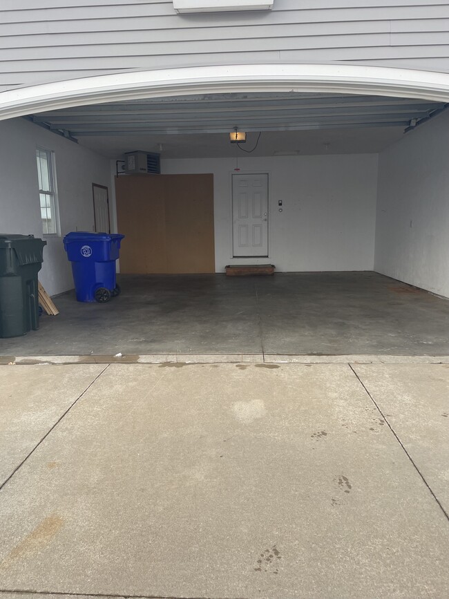 Garage - 902 Saunders Rd