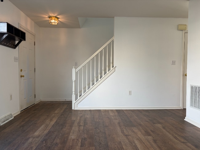 Building Photo - 358 Cherry St