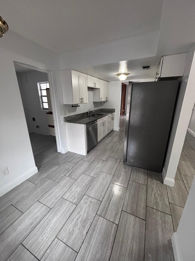 Foto del edificio - 4825 Lighthouse Cir