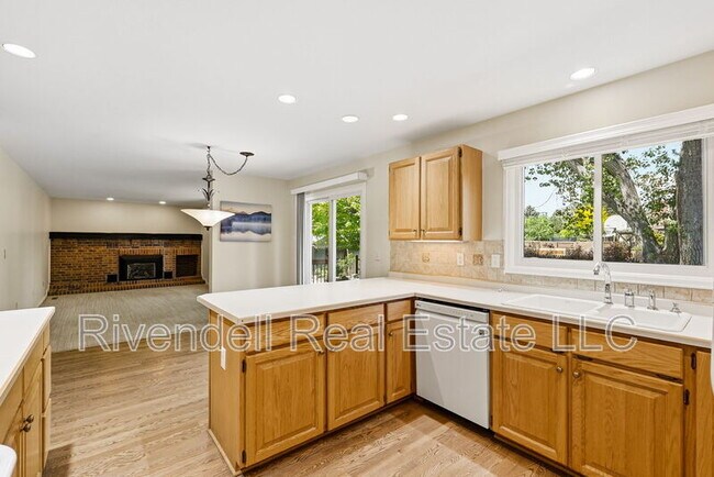 Building Photo - 8007 S Datura St