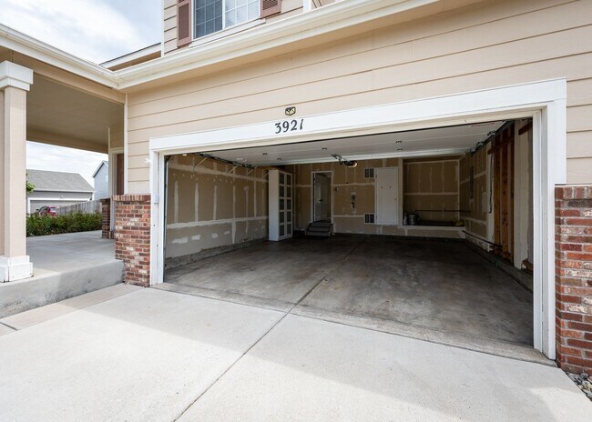 Building Photo - Lovely Home on East Side Near Bases and Sc...