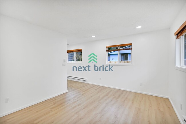 Building Photo - 1 Bed 1 Bath for Rent in Kenmore