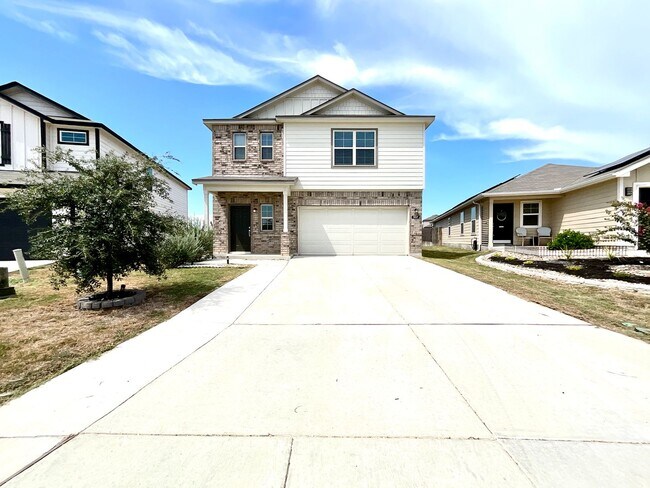 Foto del edificio - **APPLICATION RECEIVED** GORGEOUS 2 Story 4 Bedroom / 2.5 Bath Home With Solar Panels!