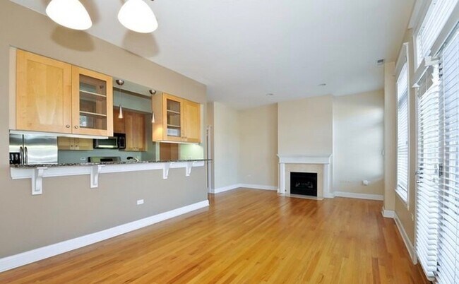 Foto del edificio - 3755 N Racine Ave
