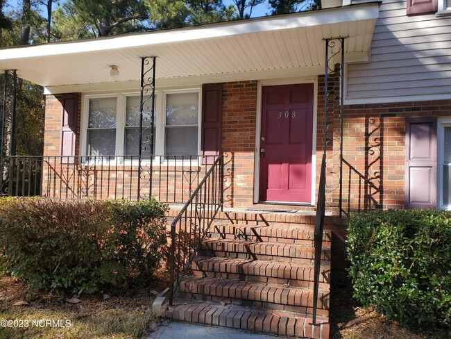 Building Photo - 308 Kelly Rd