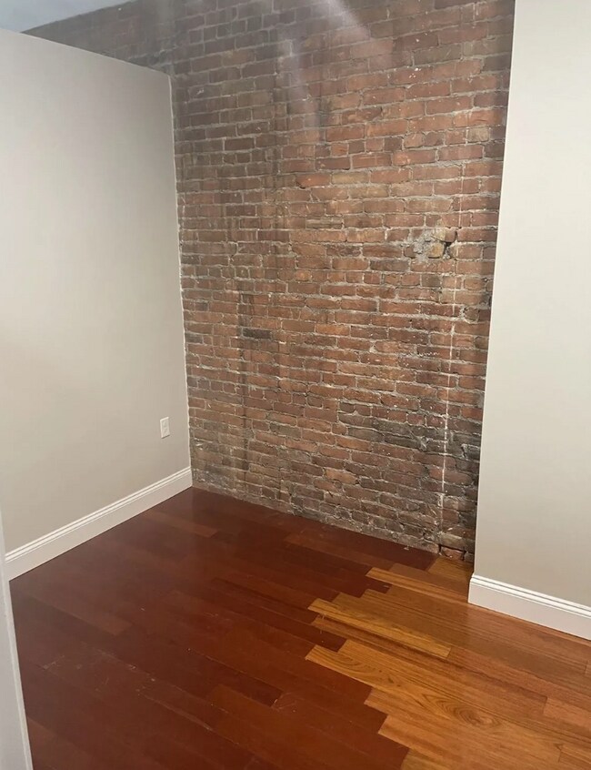 Building Photo - 257 Newbury St
