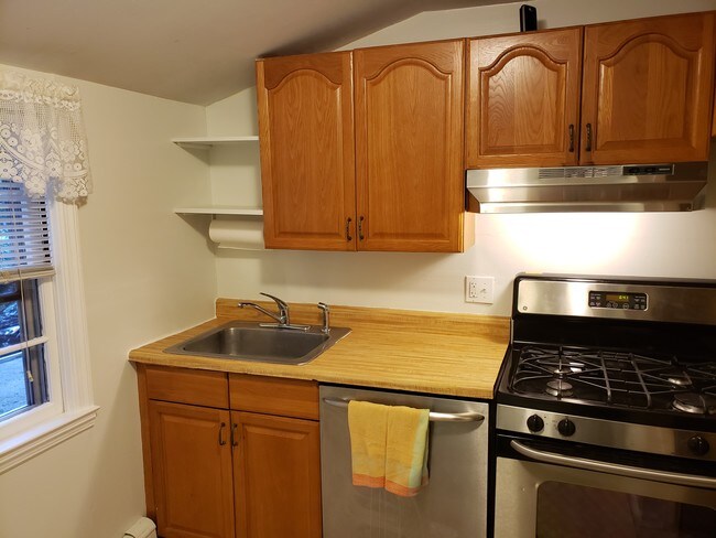 kitchen w/SS appliances inc. D/W - 42 Carlisle Pl