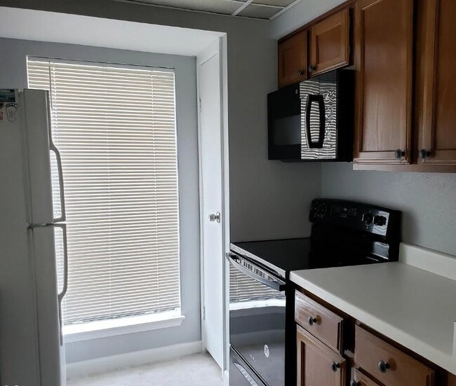 Building Photo - 6750 Sands Point Dr