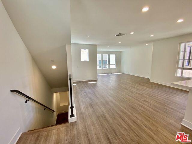 Foto del edificio - 10732 Bloomfield St