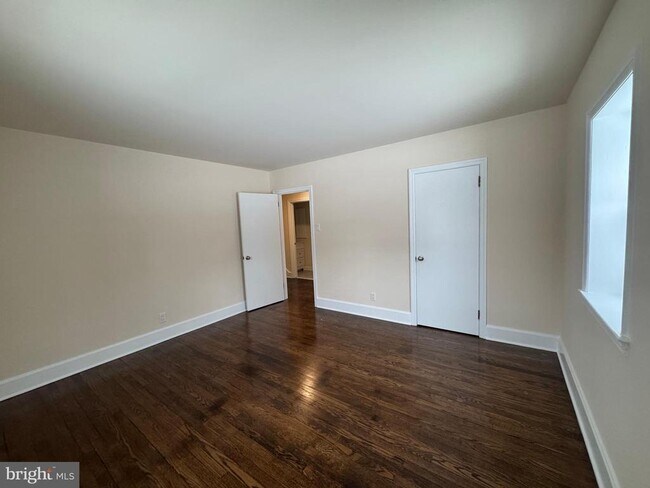 Foto del edificio - 345 Layfield Rd