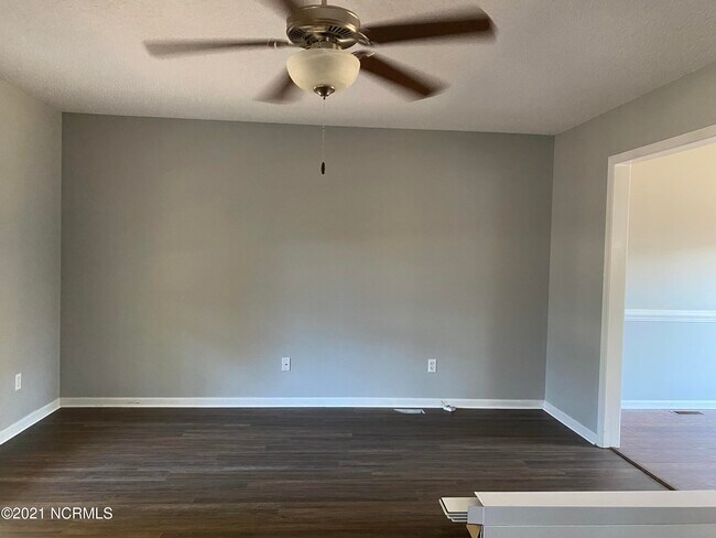 Building Photo - 802 Pine Valley Ct