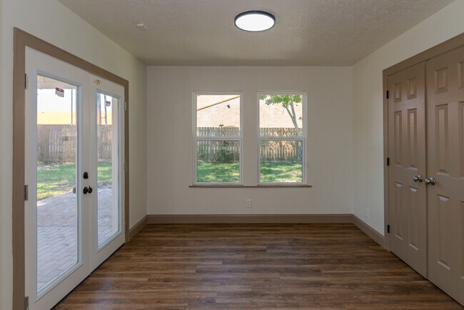 Foto del edificio - 1335 Stacewood Dr
