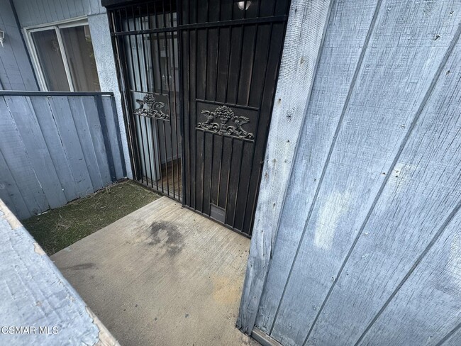 Foto del edificio - 14520 Plummer St