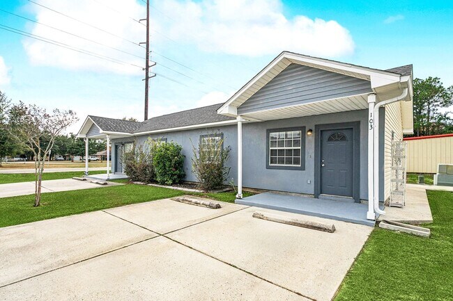 Foto del edificio - Charming Cottages for Rent in Waveland – 1 & 2 Bedroom Units Available at Cambridge Cottages!