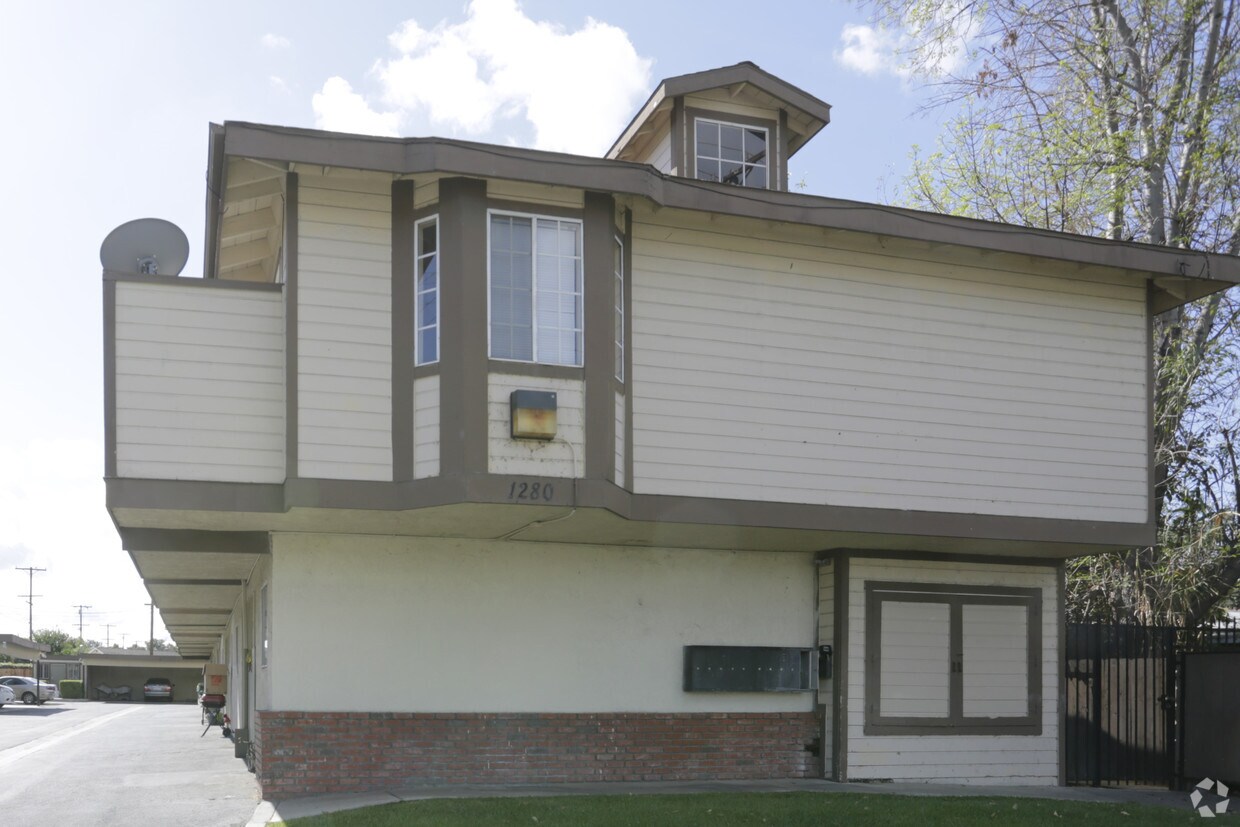 Building Photo - 1280 E La Palma Ave