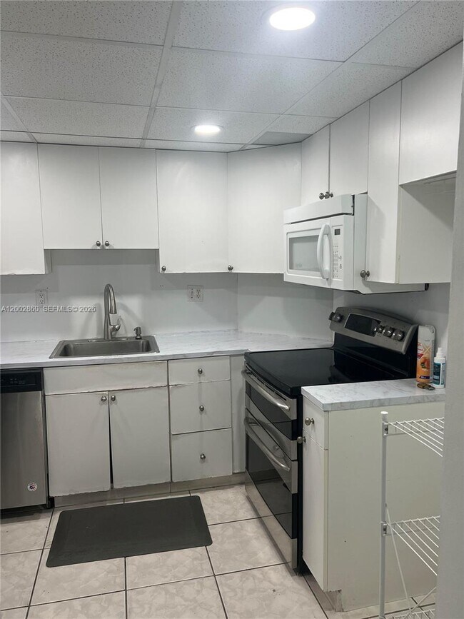 Foto del edificio - 300 Bayview Dr
