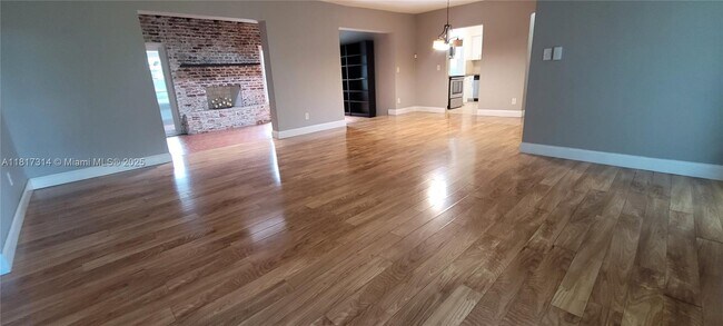 Building Photo - 15110 NE 9th Ct