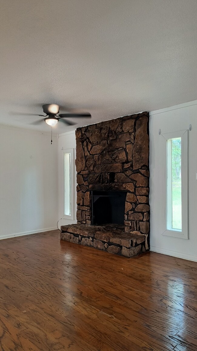 Building Photo - 1205 Ruby Dr