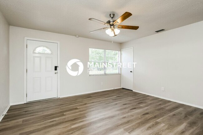 Foto del edificio - 3 Bedroom Pet-Friendly Home in WINTER HAVEN, FL with Main Street Renewal