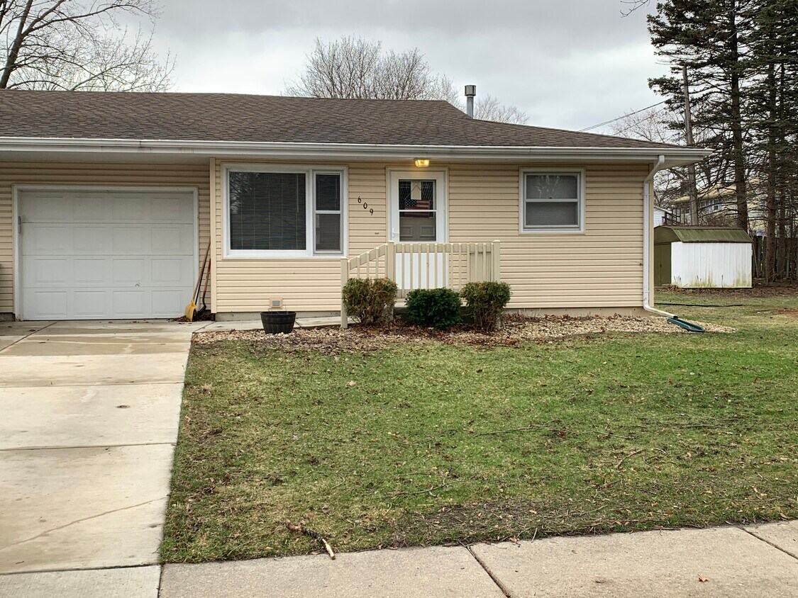 Primary Photo - 609 Roby Rd