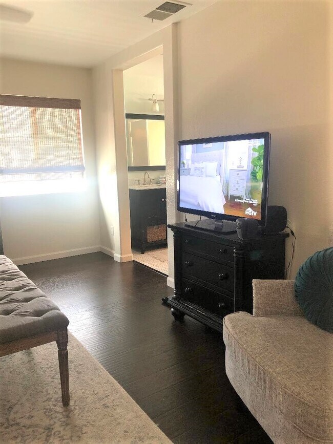 Foto del edificio - 26940 Wildflower St