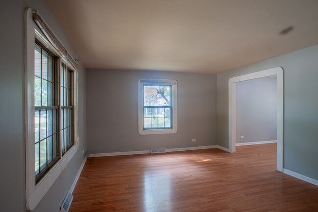 Building Photo - 1147 Garfield Ave