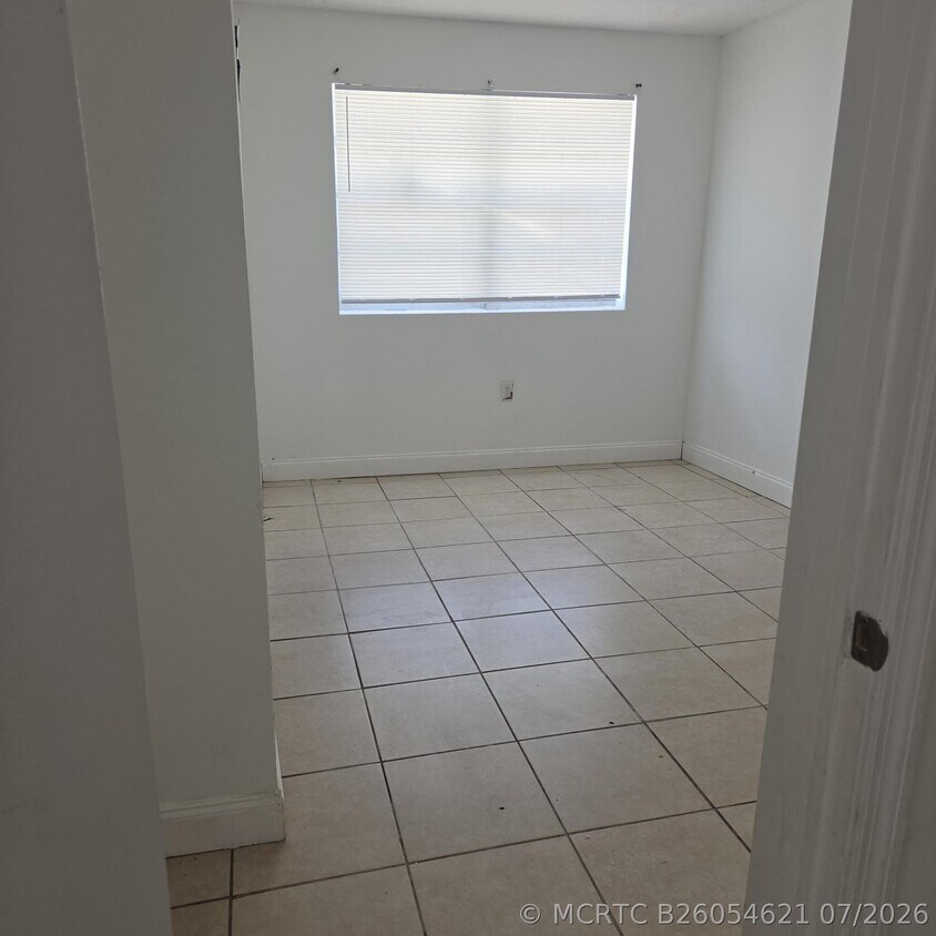 Building Photo - 160 NW 15th Pl