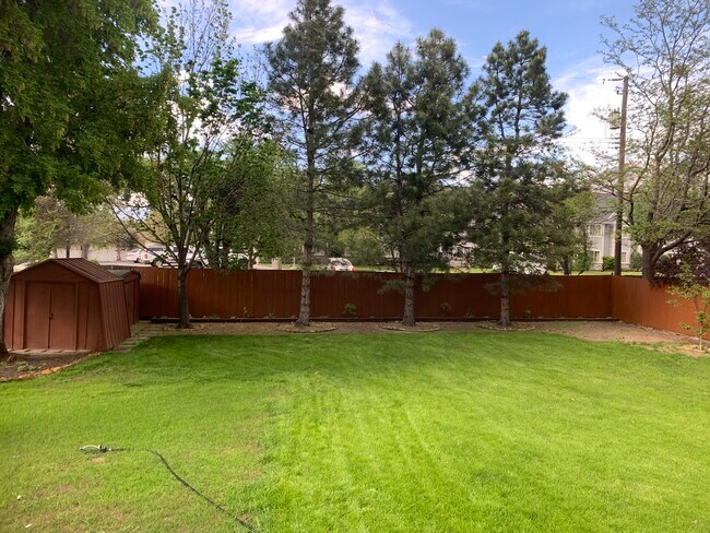 Foto del edificio - 851 E Newbold Cir