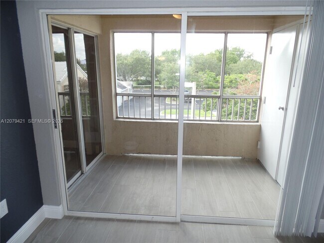Building Photo - 2881 N Oakland Forest Dr
