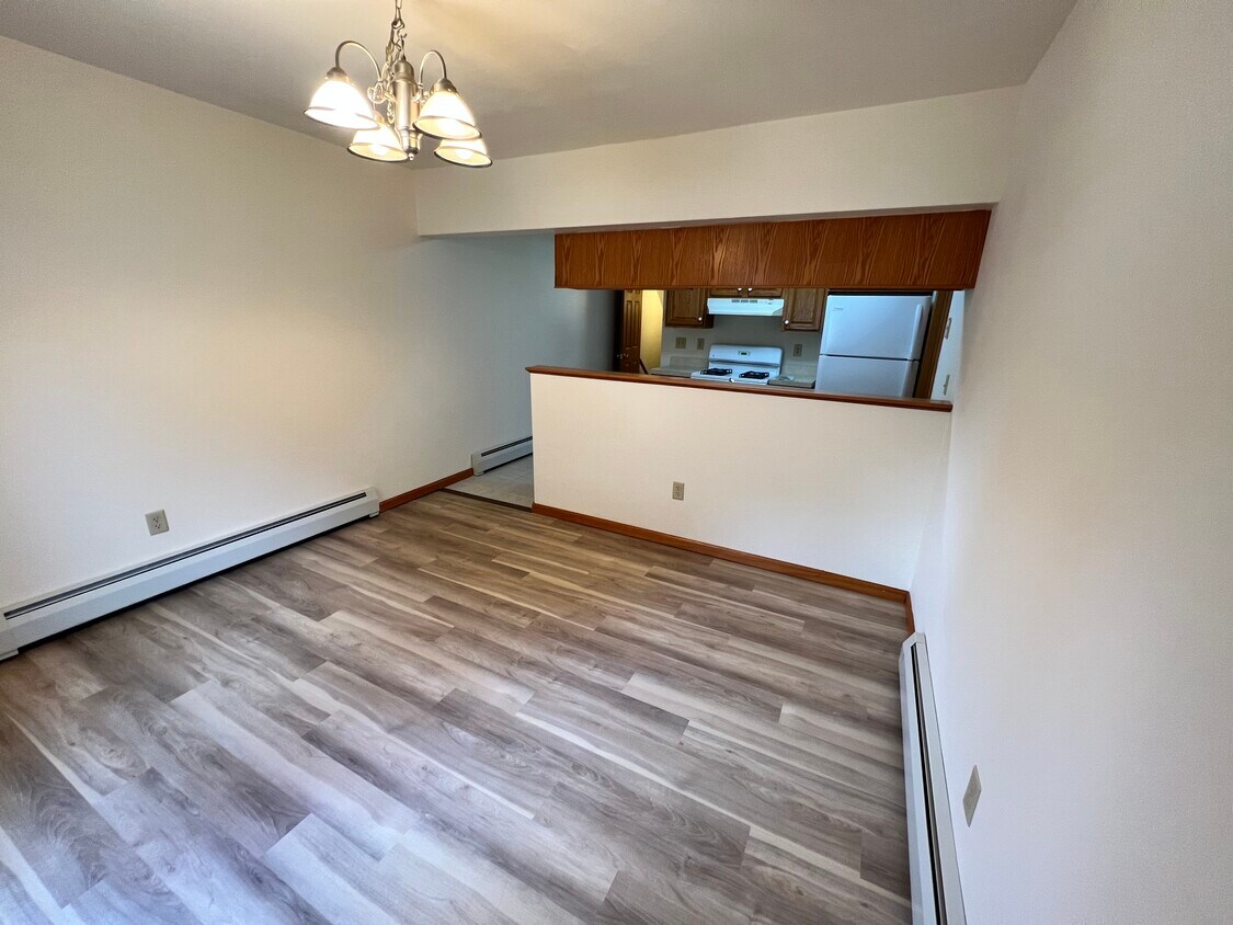 Eat in kitchen-dining area - 110 Sagamore St