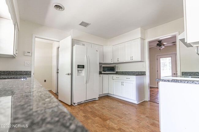 Foto del edificio - 1 Beryl Cir