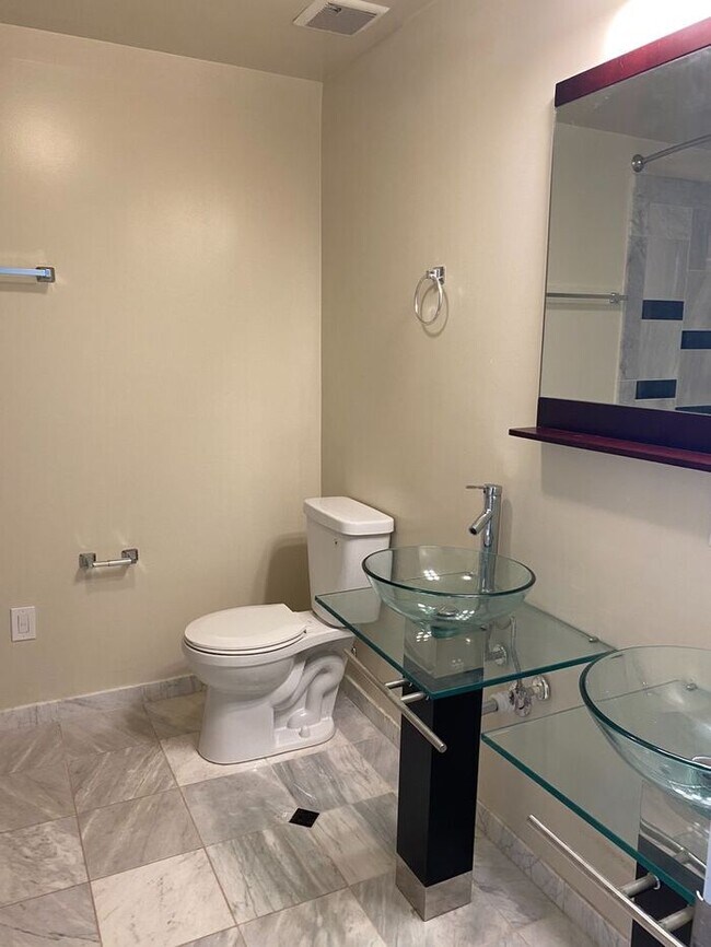 Building Photo - 2024 N Calvert St