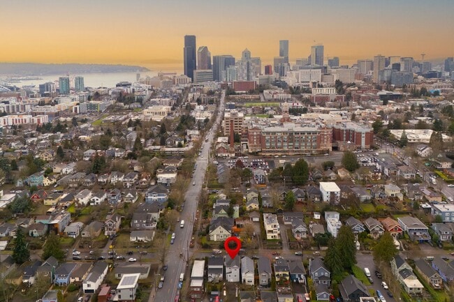 Building Photo - Duplex upper unit in Central District - 508