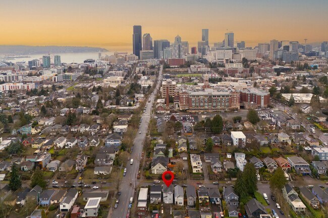 Foto del edificio - Duplex upper unit in Central District - 508