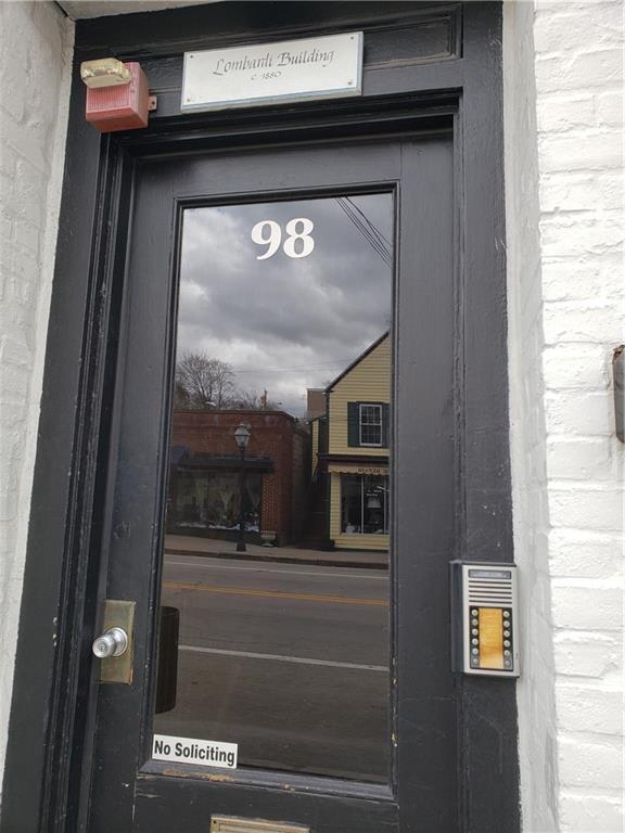 Primary Photo - 98 Main St