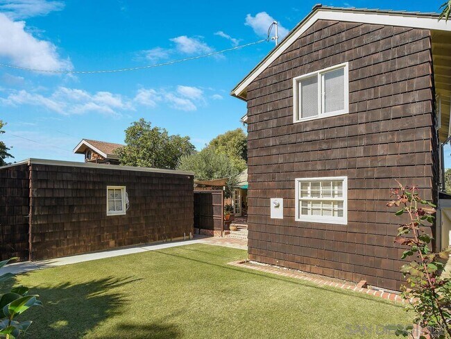 Building Photo - 341 Fern Glen