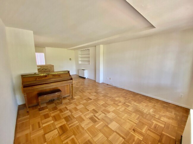 Foto del edificio - Great Foggy Bottom One Bedroom with Roof T...