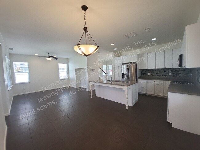 Foto del edificio - Pet-Friendly Elegant 4-Bedroom Home with L...