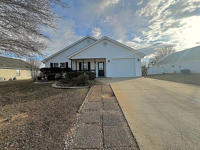 Building Photo - 511 Climbing Rose Ct