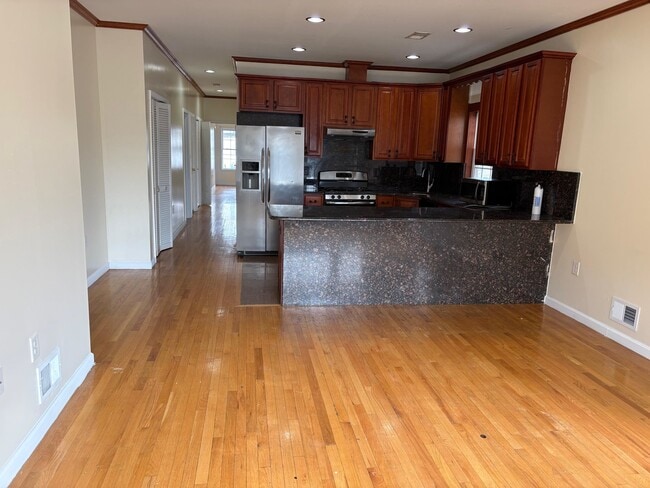 Building Photo - 30 Whitman Ave