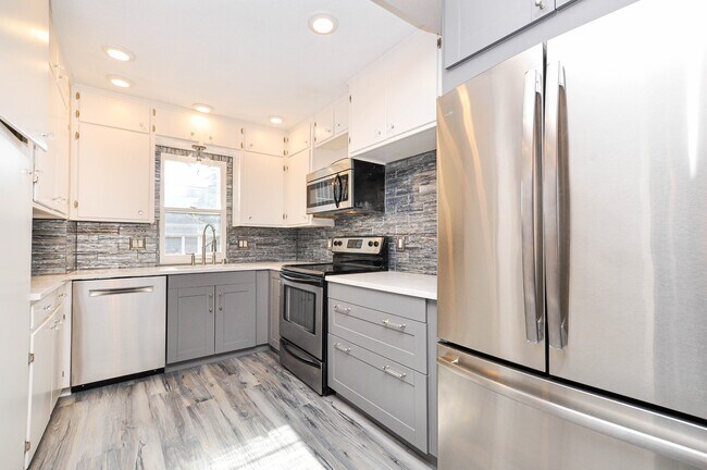 Foto del edificio - 408 15th Ave SW