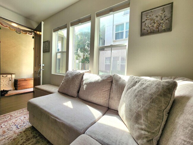 Building Photo - 37655 Estuary St